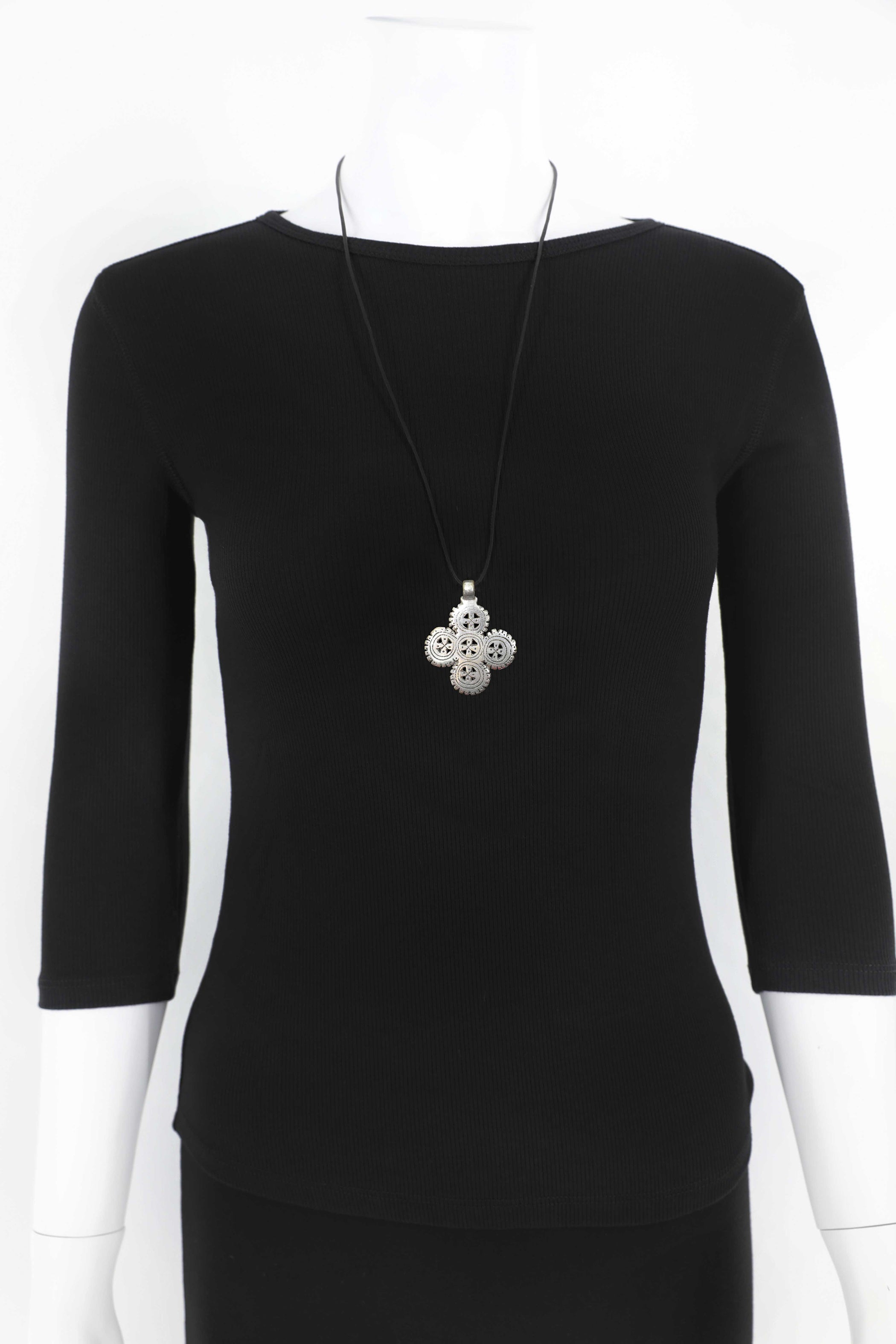 silver metal pendant